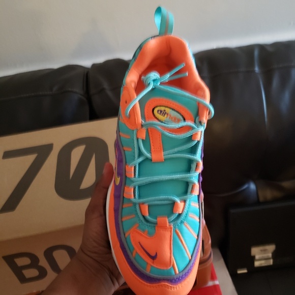 Size 10 Air Max - Picture 3 of 3